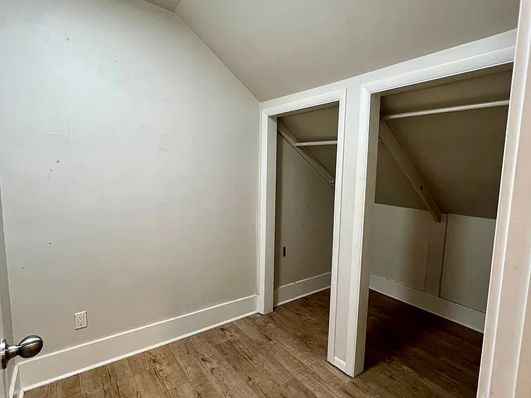 Great Location with Full Washer and Dryer in Unit and Full Kitchen! — Photo 32