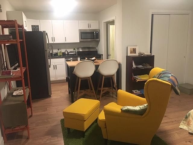 1st image of 540 W Sedgwick St APT 2B