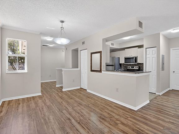 3rd image of 2486 Centergate Drive #204