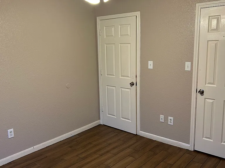 5854 Blonde Cyn — Photo 10