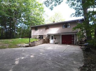 9066 Vienna Rd, Otisville, MI 48463