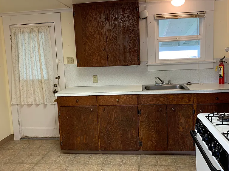 111 B St — Photo 2