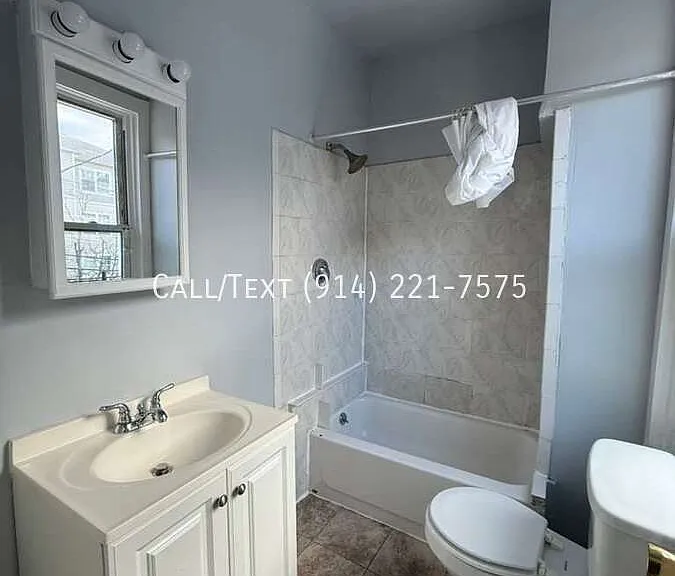 22 Vineyard Ave — Photo 3