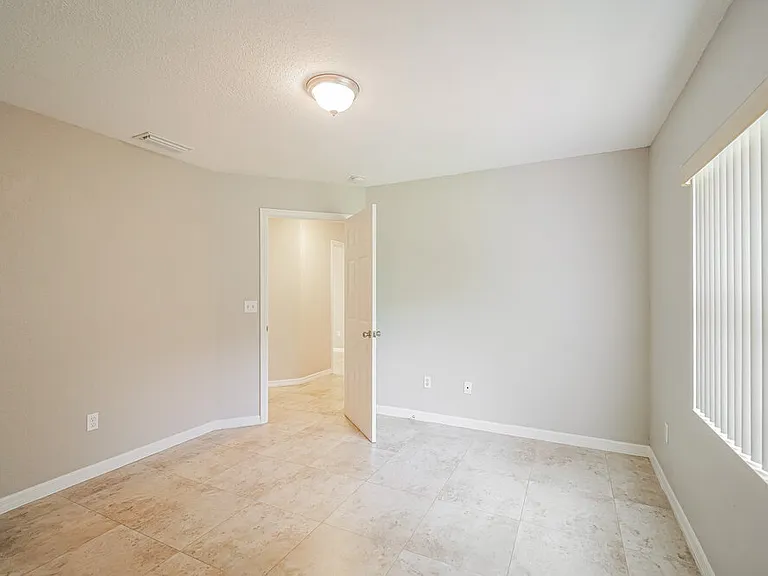 433 SW 6th St — Photo 12
