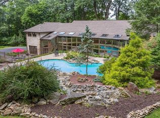 2194 Rose Ln, Hellertown, PA 18055