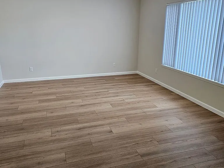 2035 E Kern Ave — Photo 2