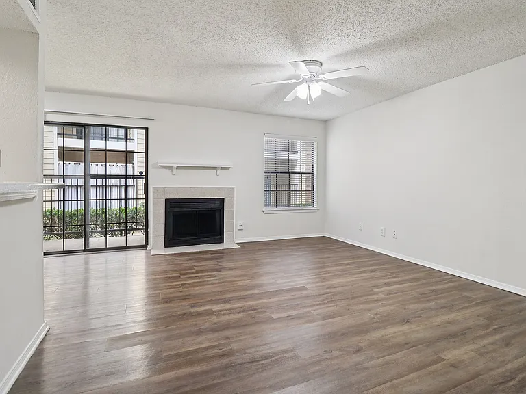 A4 Livingroom look from hall