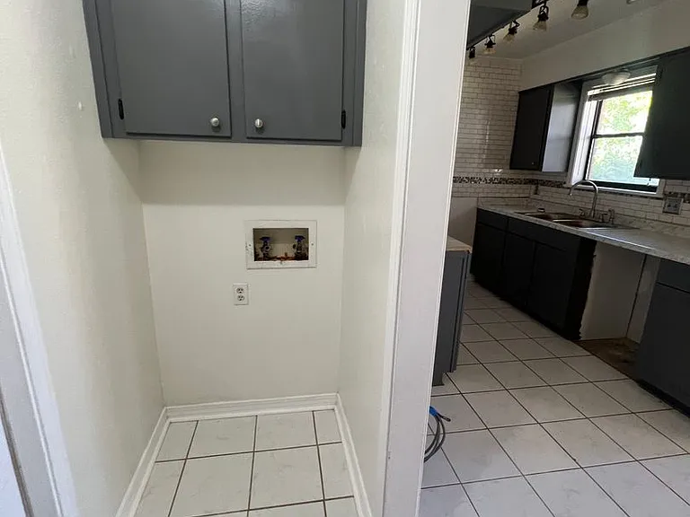 5335 Lauri Ln — Photo 7