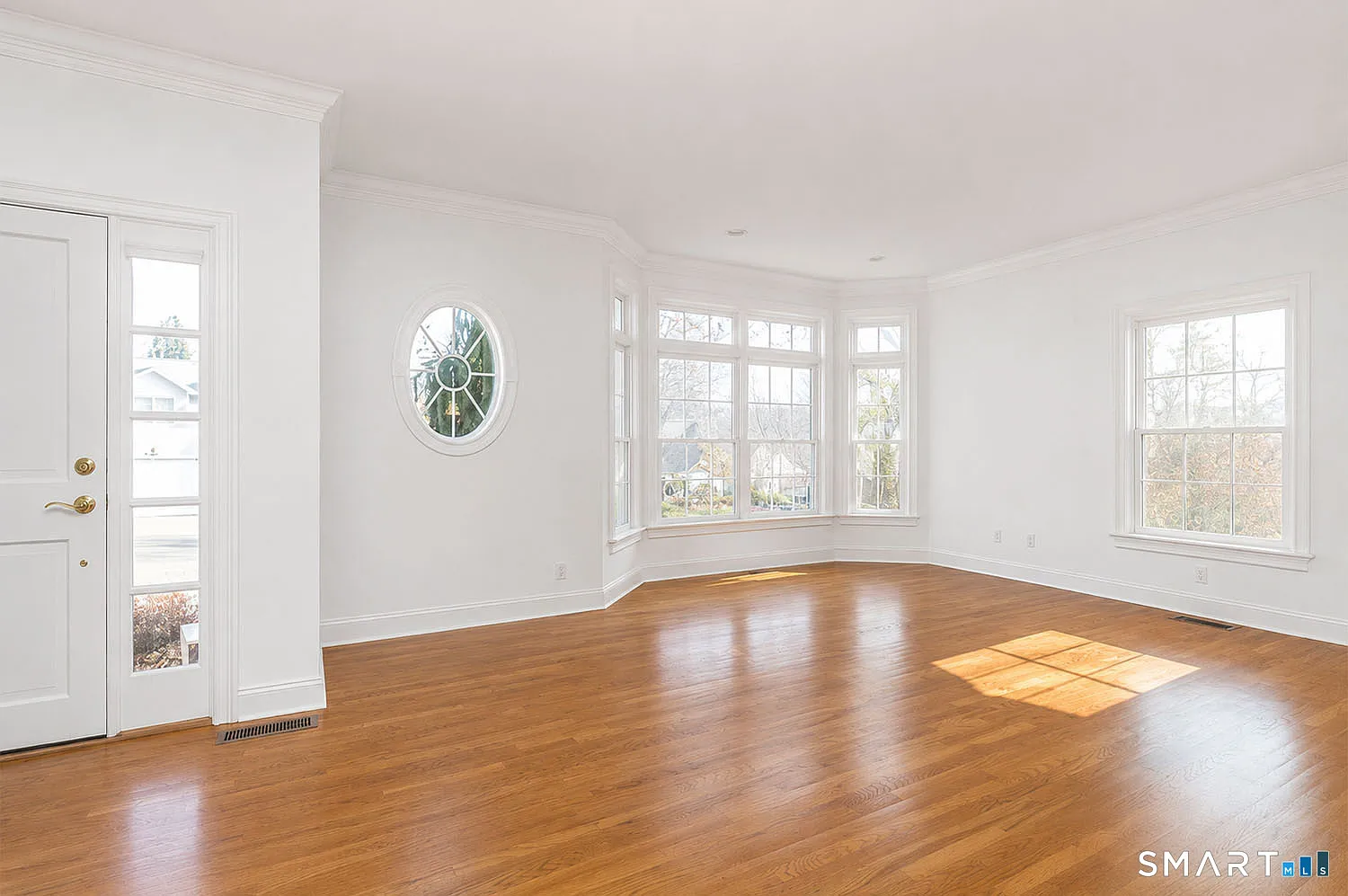 3 bed, 3.5 bath, 2095 sqft, $6,000 — Photo 2