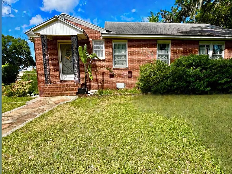 2100 Gloucester St — Photo 14