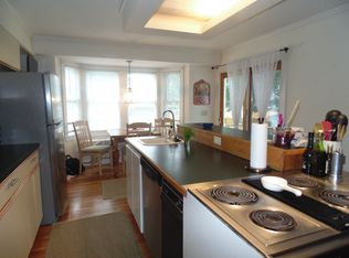6 Whitwell Pl, Newport, RI 02840