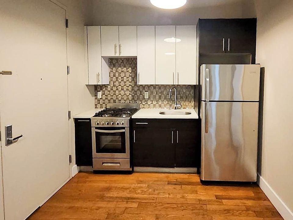 1st image of 830 Saint Johns Pl APT 1F