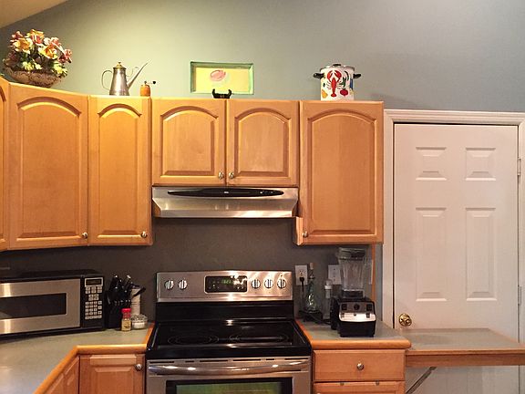 4th image of 75 Squires Ave