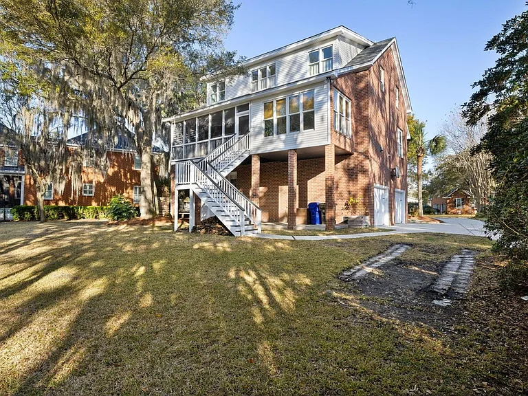 669 Palisades Dr — Photo 31