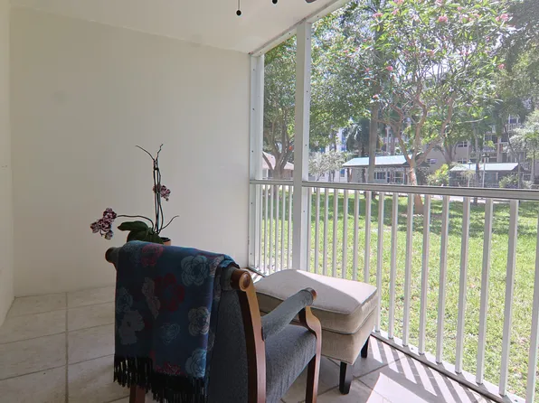 1000 NE 12th Avenue #106, Hallandale Beach, FL 33009