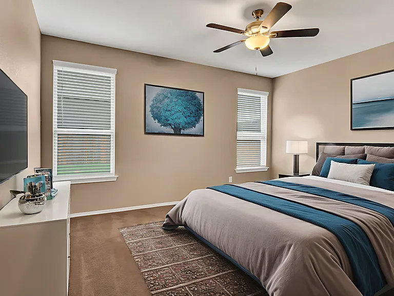 1021 Waverly Dr — Photo 4