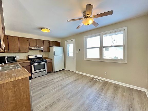 4th image of 1257 Peacock Ln