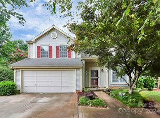 8007 Ivory Ct, Charlotte, NC 28215