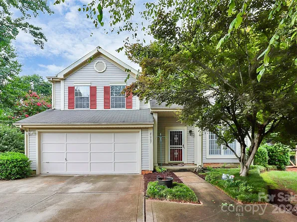 8007 Ivory Ct, Charlotte, NC 28215