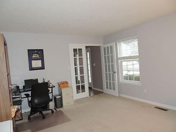 3rd image of 133 Bradford Square Dr