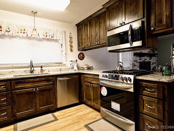 4th image of 1922 Green Meadows Dr