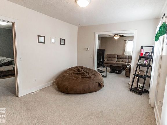 5th image of 702 N Walnut St