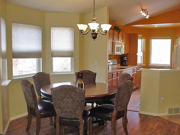 KITCHEN & DINING AREA