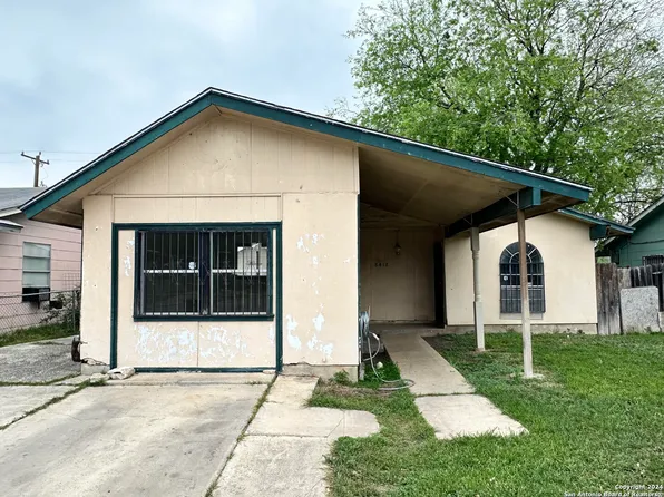 8418 RUNNING HORSE ST, San Antonio, TX 78242