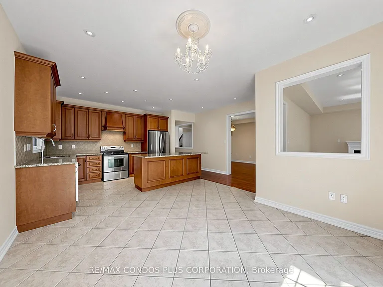 139 Queen Filomena Ave — Photo 14