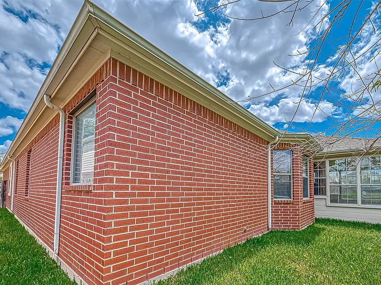 5526 Hazel Berry Way — Photo 31
