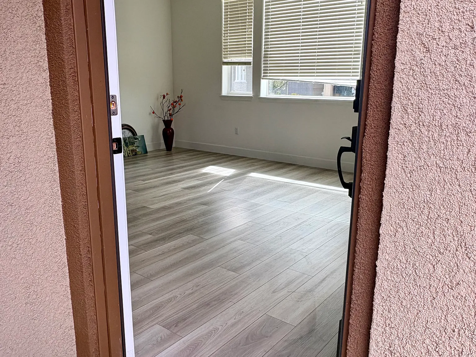 1 bed, 750 sqft, $1,700 — Photo 3