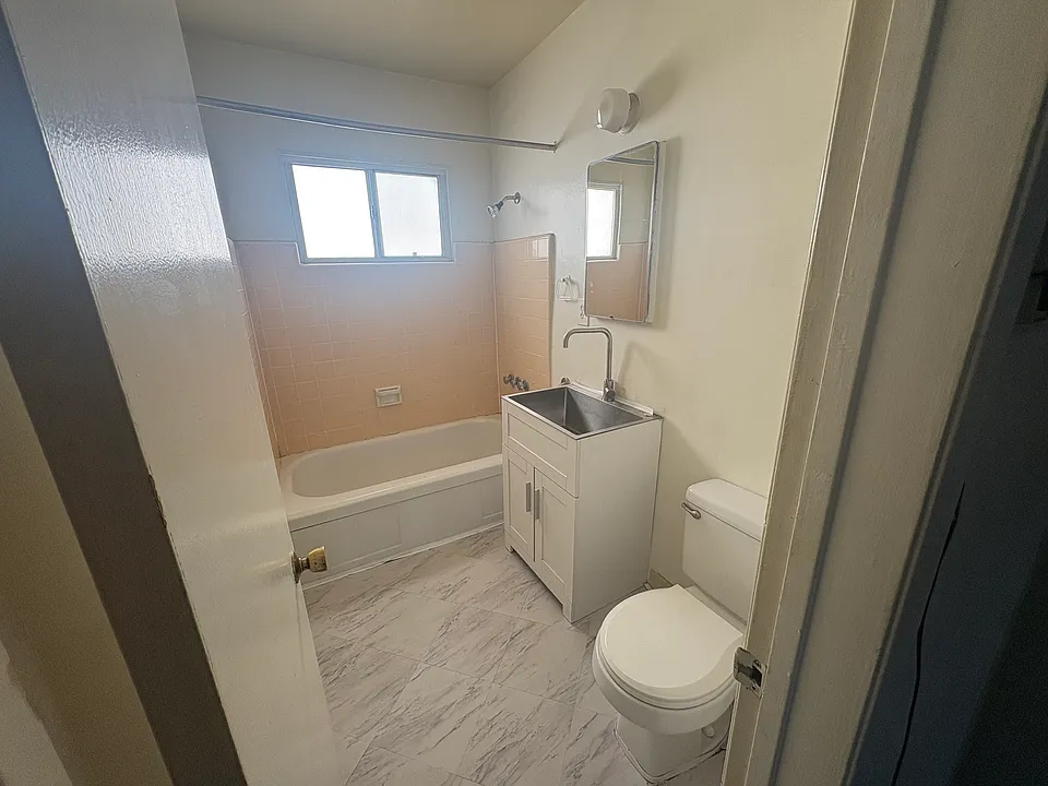 3107 Bagley Ave #9