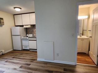 2190 Robbins St APT 4, Saint Paul, MN 55114