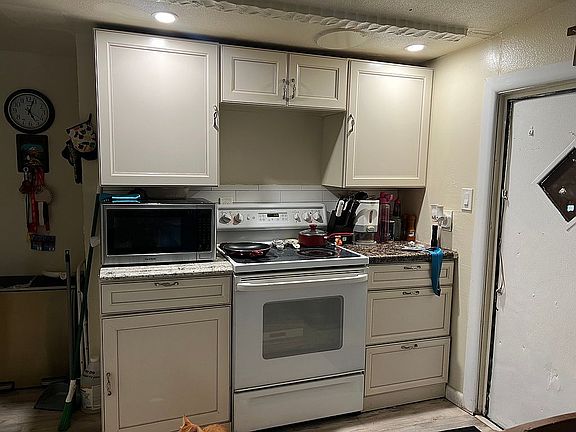 5th image of 136 Willow Ln