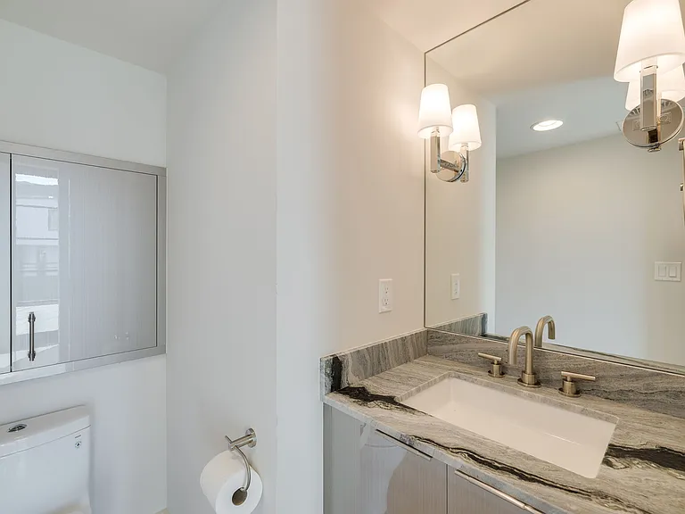1303 N Dewey Ave — Photo 15