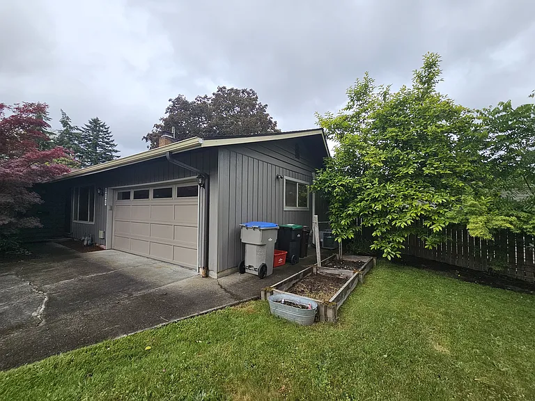 690 SW 130th Ave — Photo 35