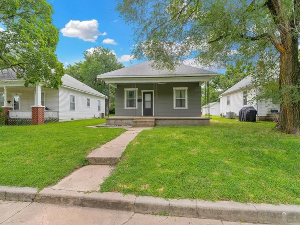 429 W 5th St, Newton, KS 67114