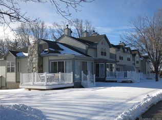 104 Squire Ln #1E, Colchester, CT 06415