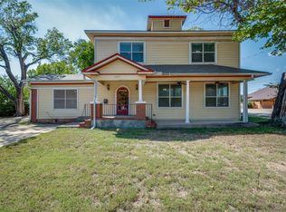 1117 N Elm St, Denton, TX 76201