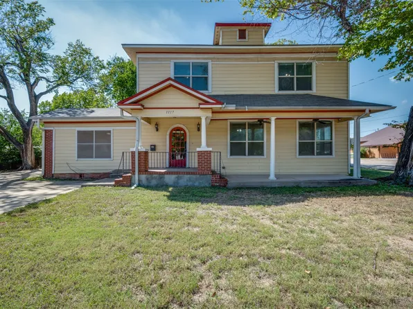 1117 N Elm St, Denton, TX 76201