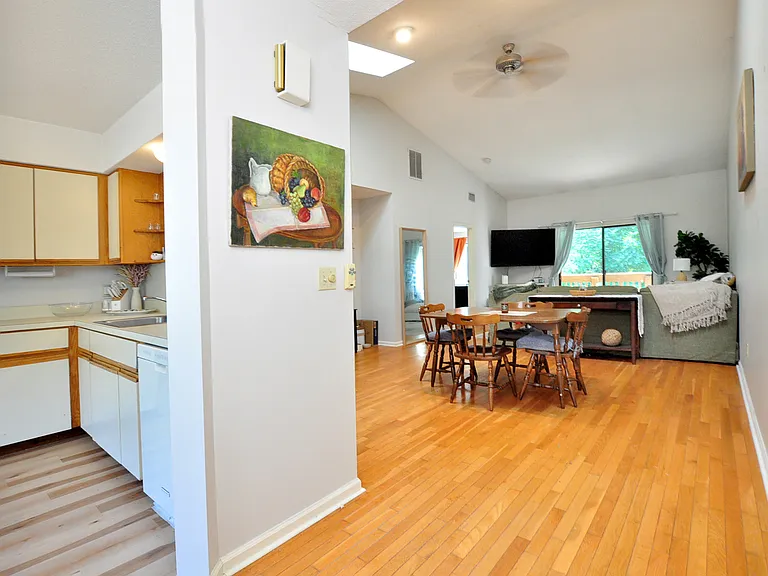 30 Simsbury Lndg #30 — Photo 8