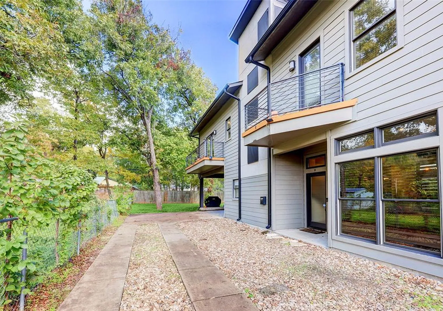 602 W North Loop Blvd — Photo 4