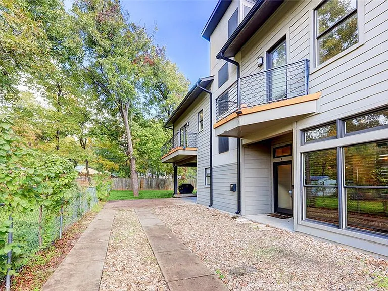 602 W North Loop Blvd — Photo 30