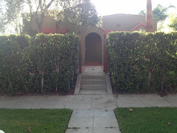 2nd image of 831 N Sycamore Ave