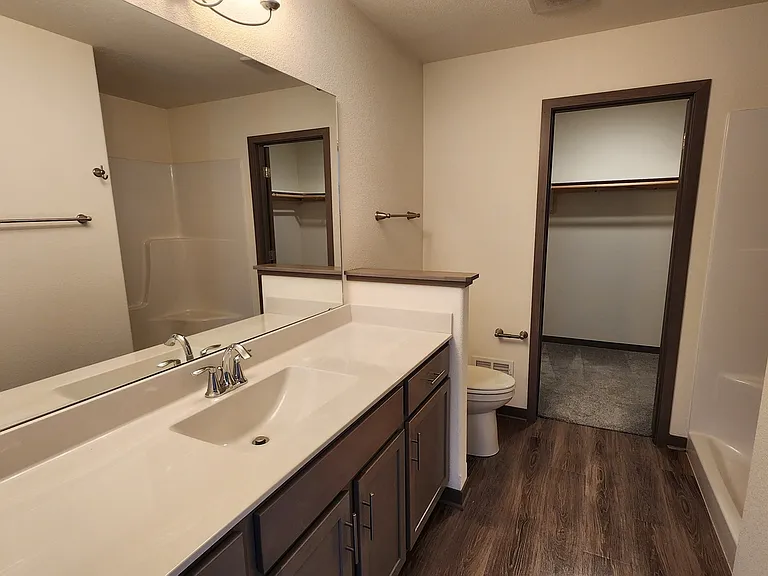 Jefferson 3 Bedroom — Photo 14