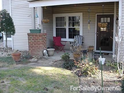 2nd image of 100 Windsor Ln