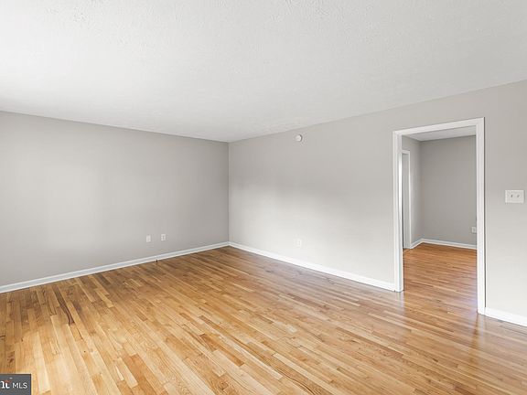 4th image of 106 Amelia Ave