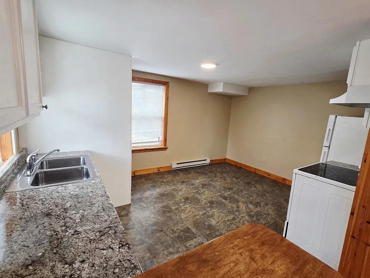 Building Photo - 37 Pleasant St #A
