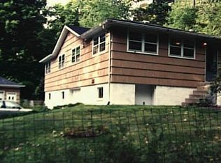 Hickory Trl, Danbury, CT 06811