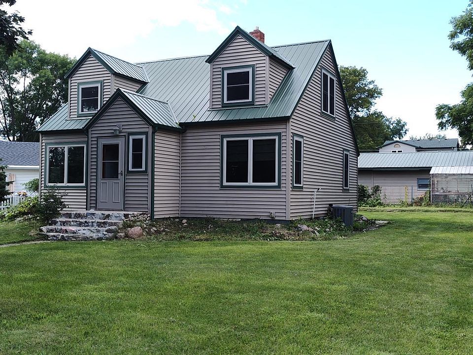 1st image of 304 E 6th St